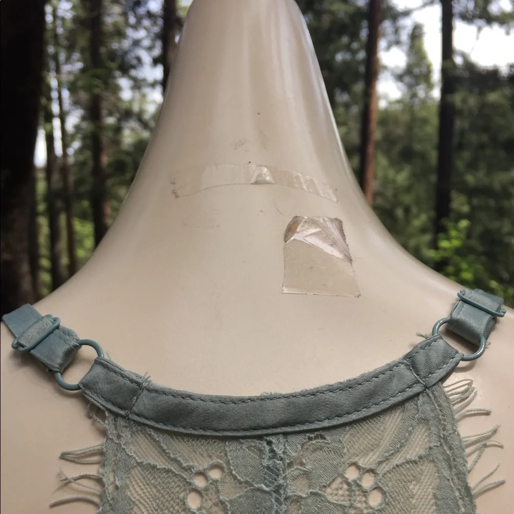 Bebe palest pastel mint green, lace panel backed halter dress - Picture 10 of 14